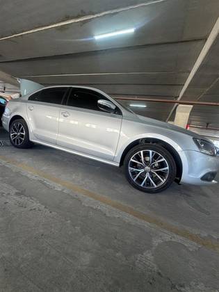 VOLKSWAGEN JETTA 2.0 COMFORTLINE FLEX 4P TIPTRONIC
